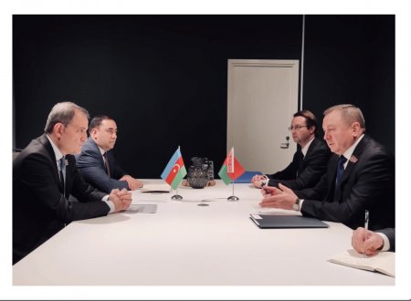 Nazir Ceyhun Bayramov Belarus xarici işlər naziri Vladimir Makey ilə görüşüb