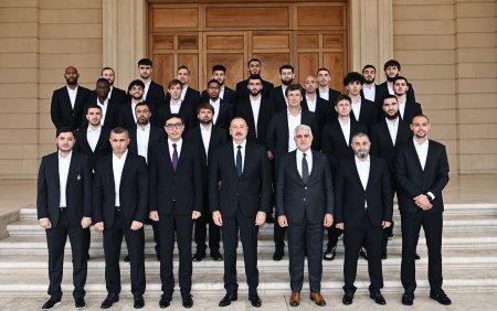 İlham Əliyev "Qarabağ" futbol klubunun üzvlərini qəbul edib
