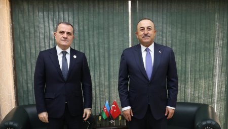 Ceyhun Bayramov Türkiyə xarici işlər naziri Mevlüt Çavuşoğlu ilə görüşdü