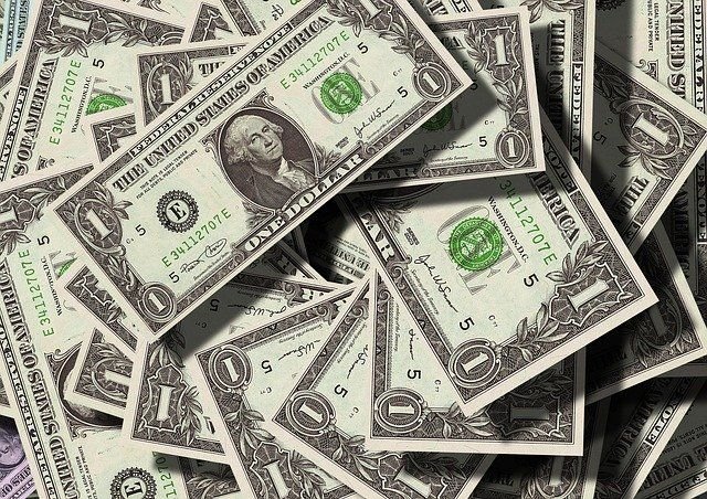 Ukrayna Milli Bankı dolları yeddi il ərzində maksimuma qaldırıb