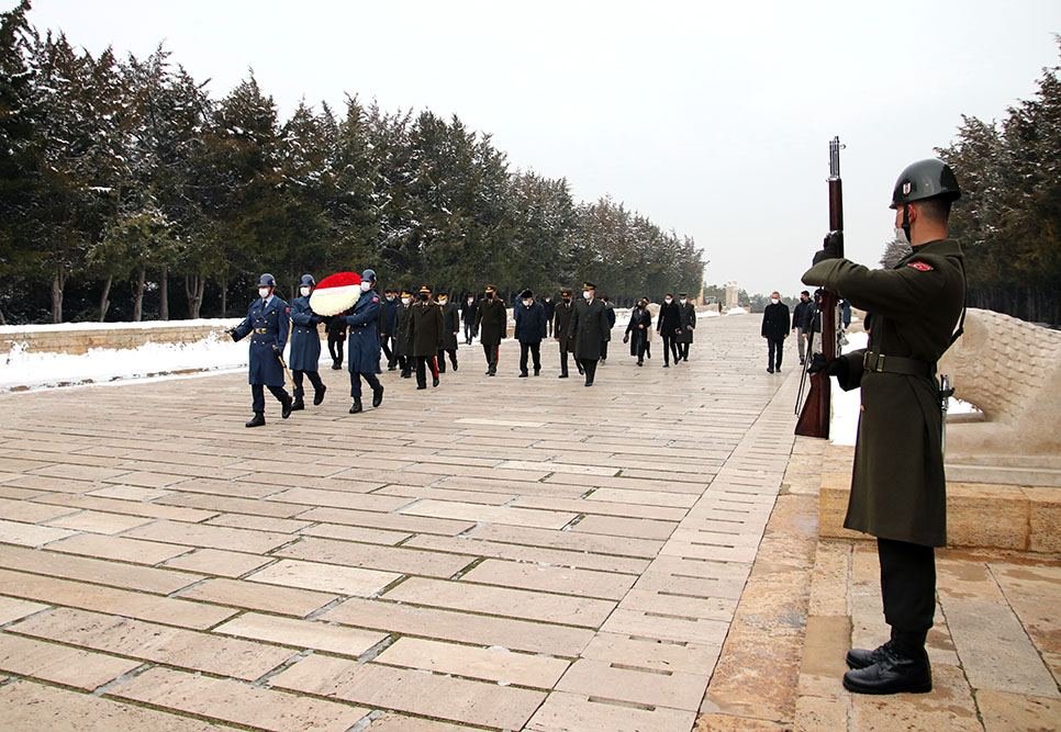 Azərbaycan nümayəndə heyəti Anıtqəbri ziyarət edib (FOTO)