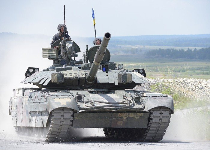 Ruslar Ukraynanın hərbi maşınlarını ələ keçirib Kiyevin mərkəzinə doğru gəlir