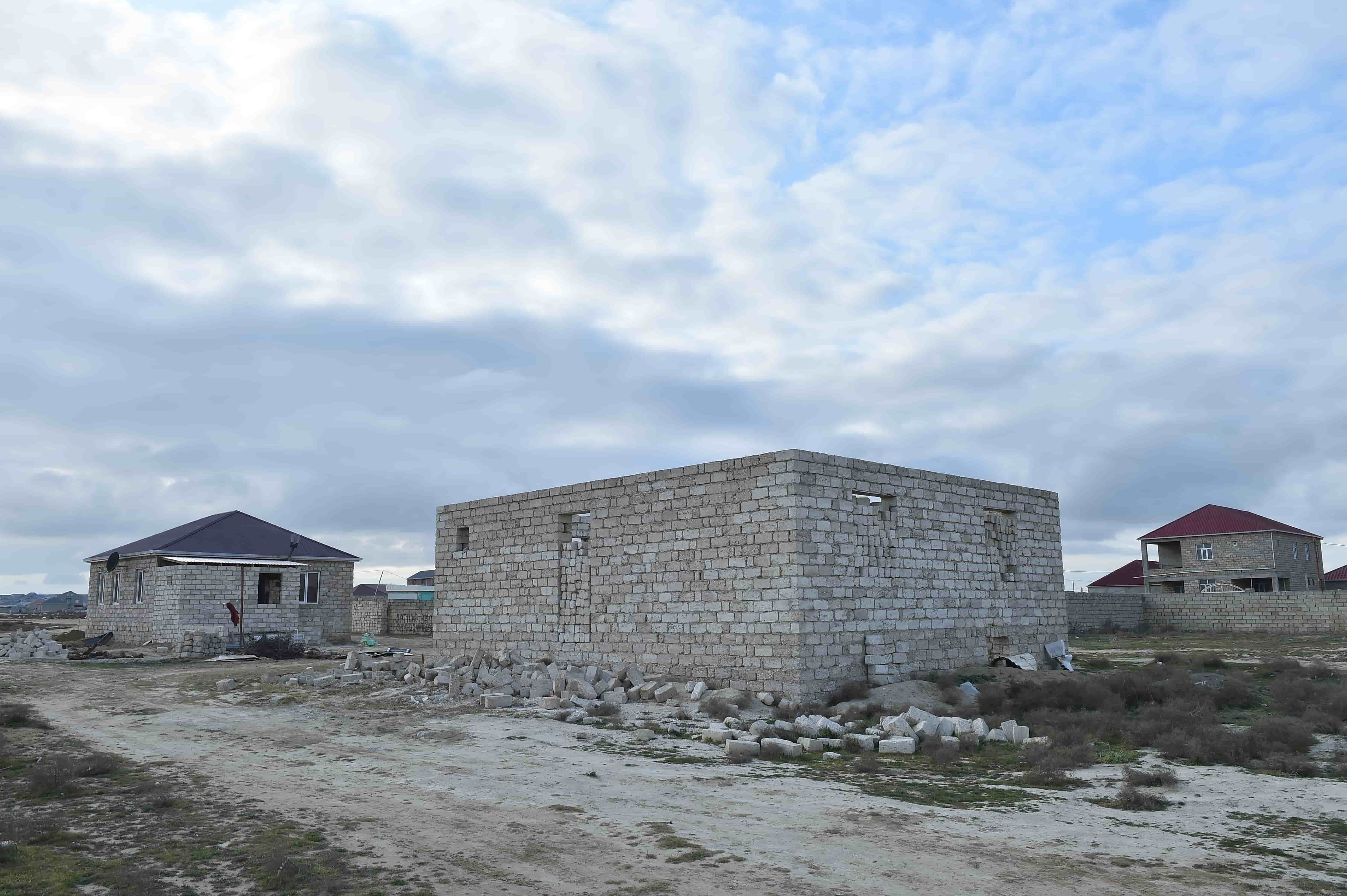Mühafizə zonasında fərdi yaşayış evlərinin tikintisinin qarşısı alınıb
