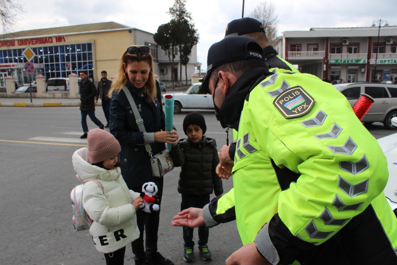 Zaqatalada  yol polisləri xanım sürücüləri təbrik ediblər