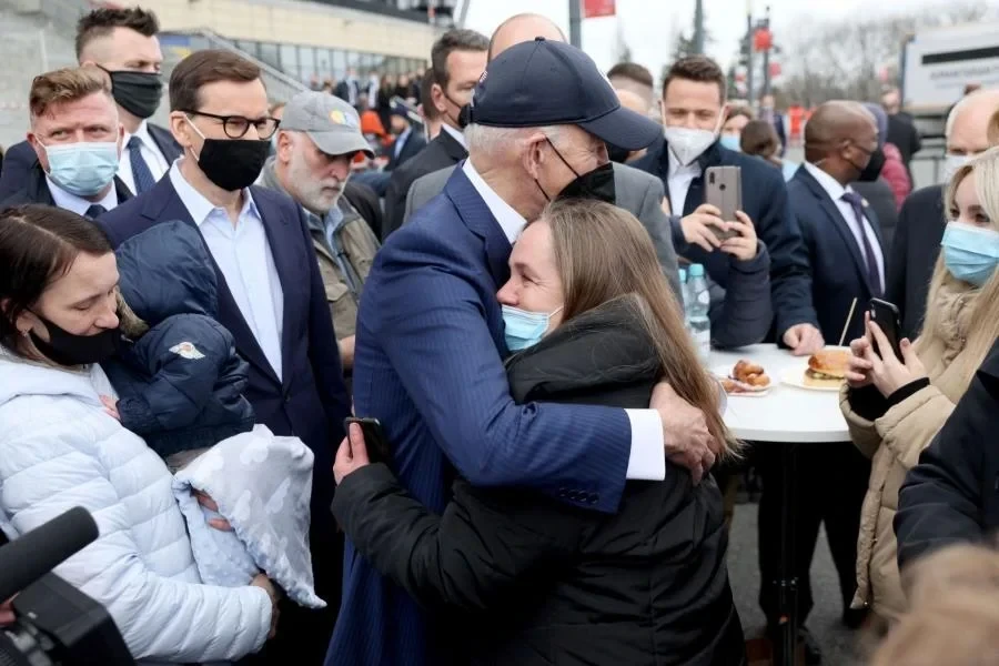 Co Bayden ukraynalı qaçqınlarla görüşüb - FOTO