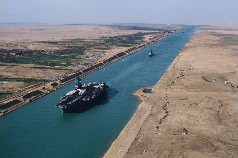 Süveyş kanalı Ukrayna böhranı və neftin qiymətinin artması səbəbindən tarifləri qaldırır