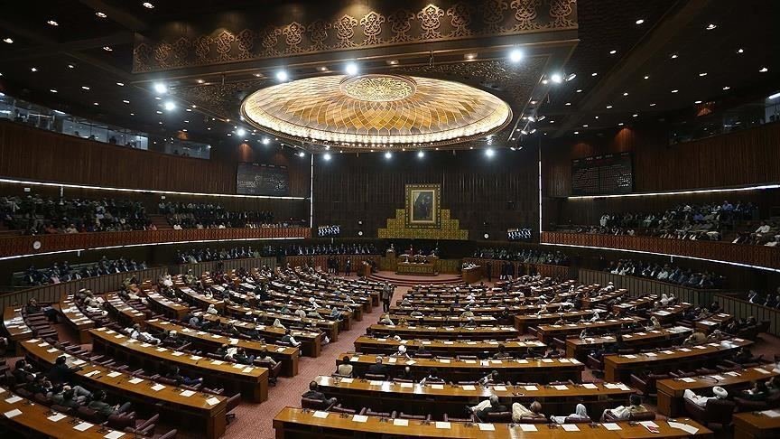 Pakistan parlamenti baş nazir İmran Xana etimadsızlıq votumunu qəbul edib