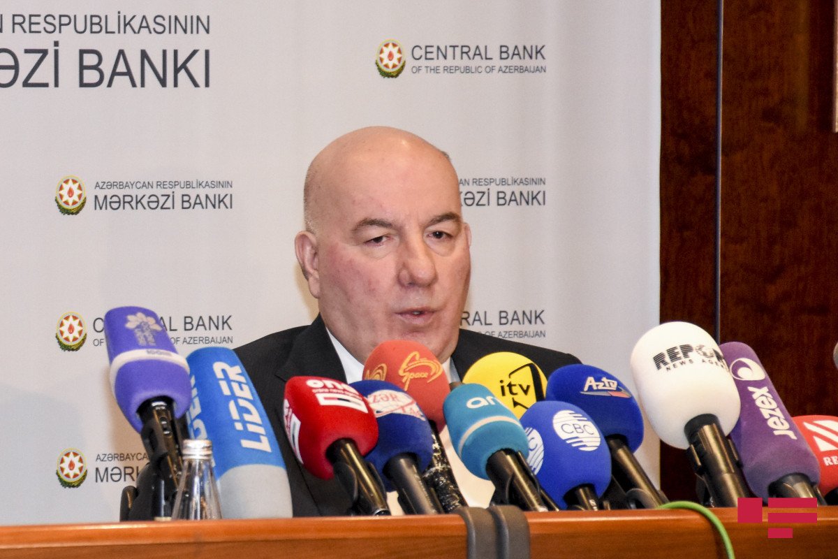 Elman Rüstəmov Mərkəzi Bankın idarə Heyətinin üzvlüyündən azad edilib