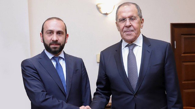 Lavrov Mirzoyanla sülh müqaviləsini müzakirə etdi