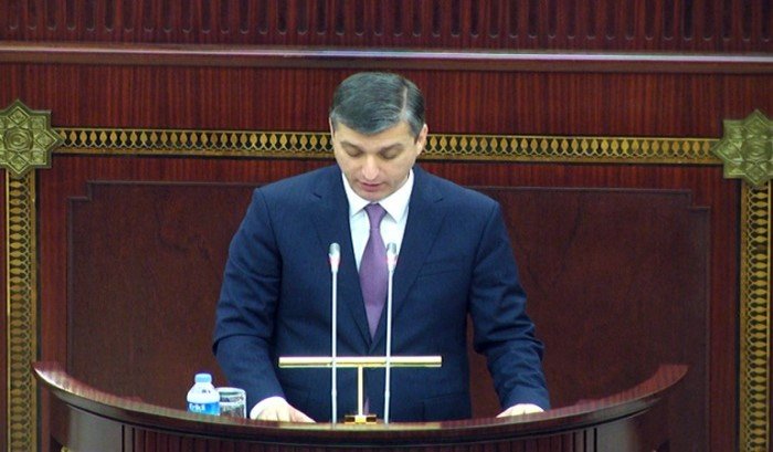 Vüqar Gülməmmədov Parlamentdə hesabat verir