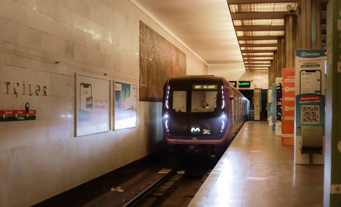 Bakı metrosunda insident - İki qız tunelə düşüb qaçdı