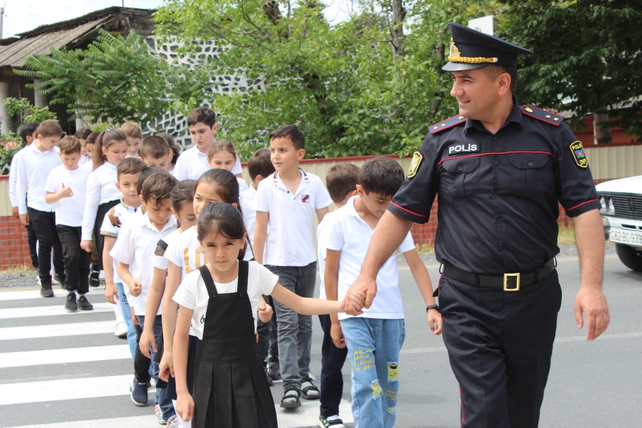 Zaqatalada yol polisləri şagirdlərin suallarını cavablandırıblar