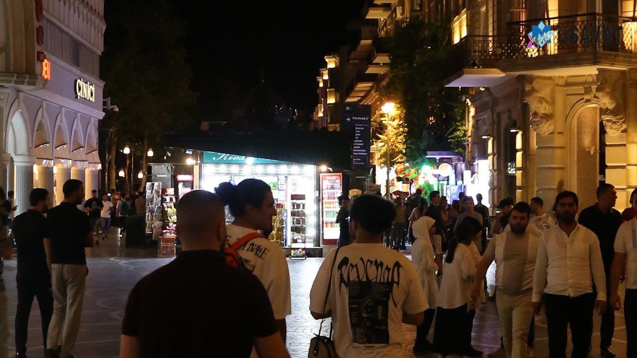 Bakının gecə həyatından ŞOK GÖRÜNTÜLƏR: Qızlar, turistlər... - GÖRÜN NƏLƏR BAŞ VERİR - Gizli çəkiliş (FOTO/VİDEO)