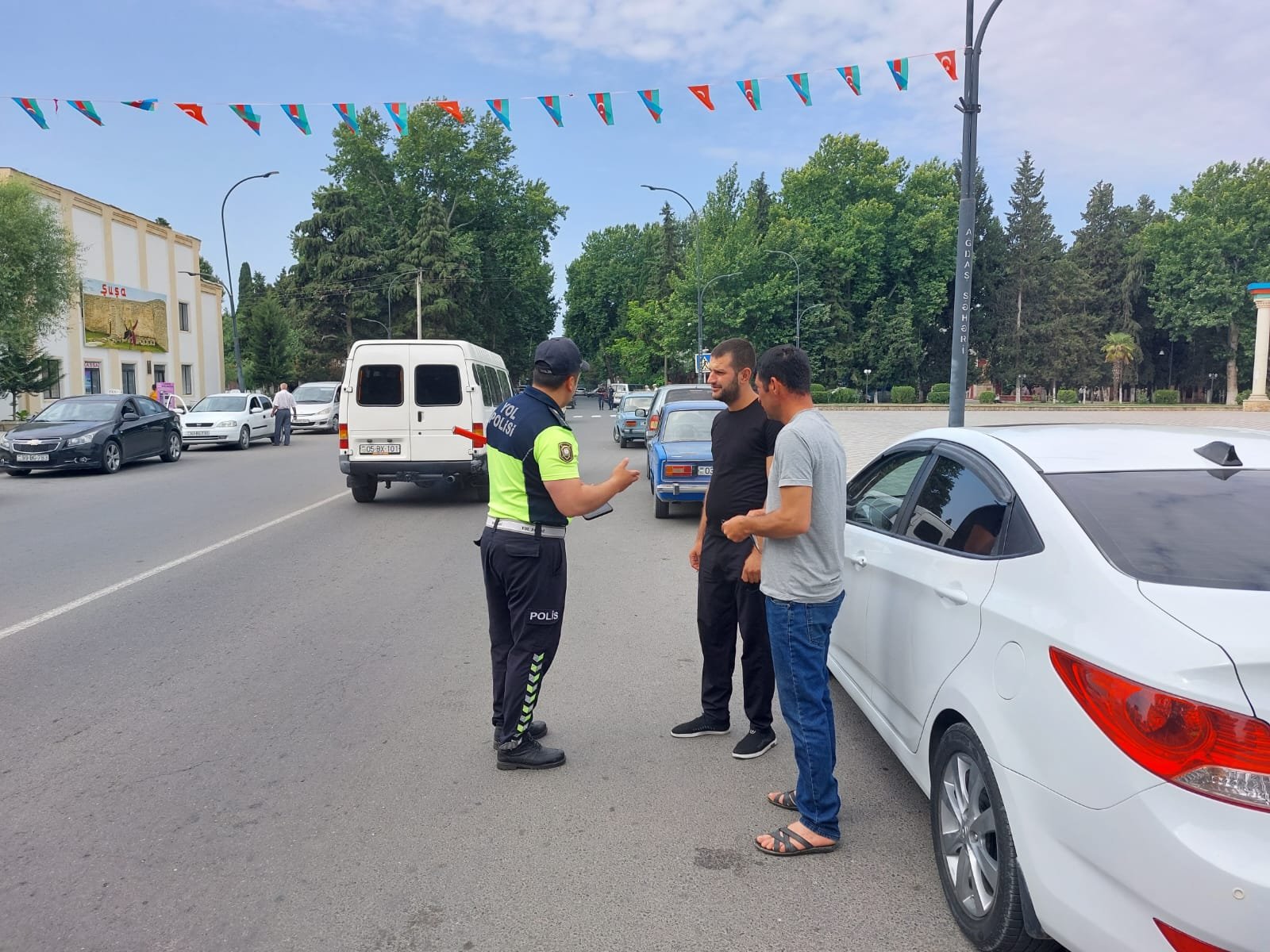 Ağdaşda qaydalara riayət etməyən piyadalar barəsində inzibati tədbirlər görülüb