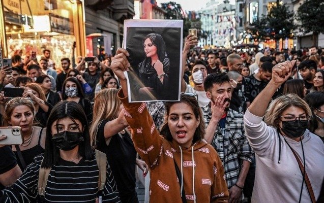“İranın xarici siyasətində buraxılan ciddi səhvlər yaxşı nəsə vəd etmir”