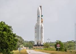 Avropanın Ariane 5 raketi üç peyklə orbitə çıxarılıb