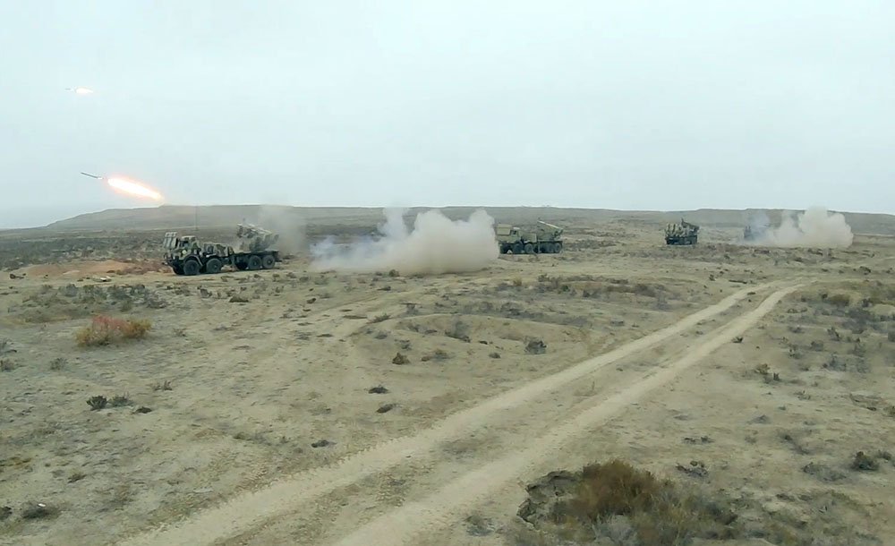 Raket və Artilleriya Qoşunlarında döyüş atışlı təlim keçirilir - VİDEO