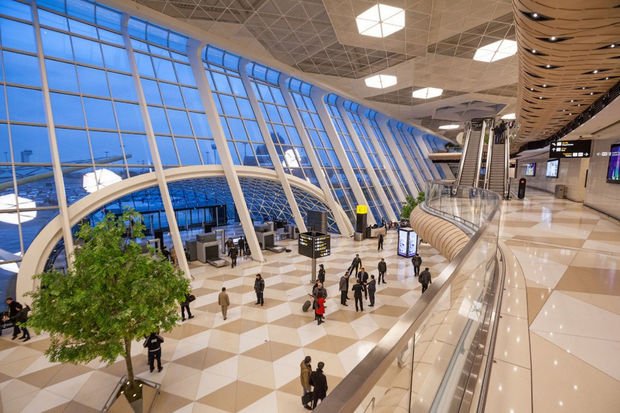 Bakı aeroportunda Banqladeş vətəndaşından 20 pasport götürüldü