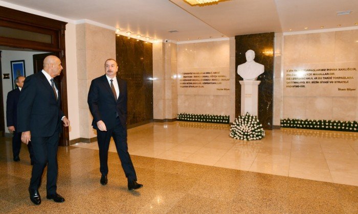 İlham Əliyev Qərbi Azərbaycan İcmasının binasında - FOTOLAR (YENİLƏNİB)