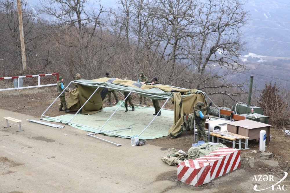 Sülhməramlılar Xankəndi yolundakı çadırlarını sökür - Fotolar