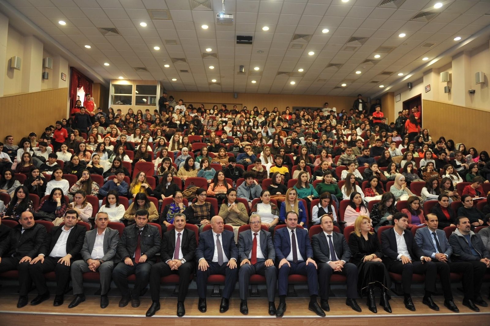 Bakı Mühəndislik Universitetində Dünya Azərbaycanlılarının Həmrəyliyi Günü və Yeni il münasibəti ilə tədbir keçirilib - FOTOLAR