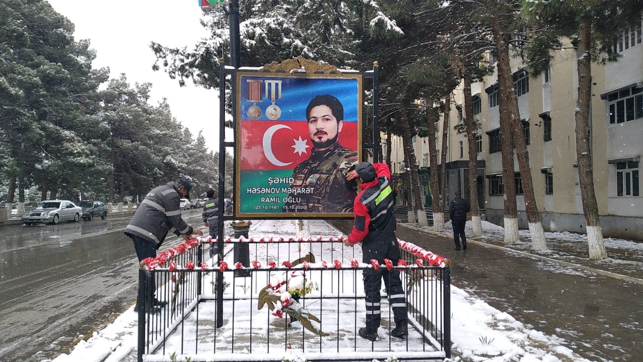 Şəhidlərimizin Xatirə Lövhələri və yol nişanları qardan və buzdan təmizlənib