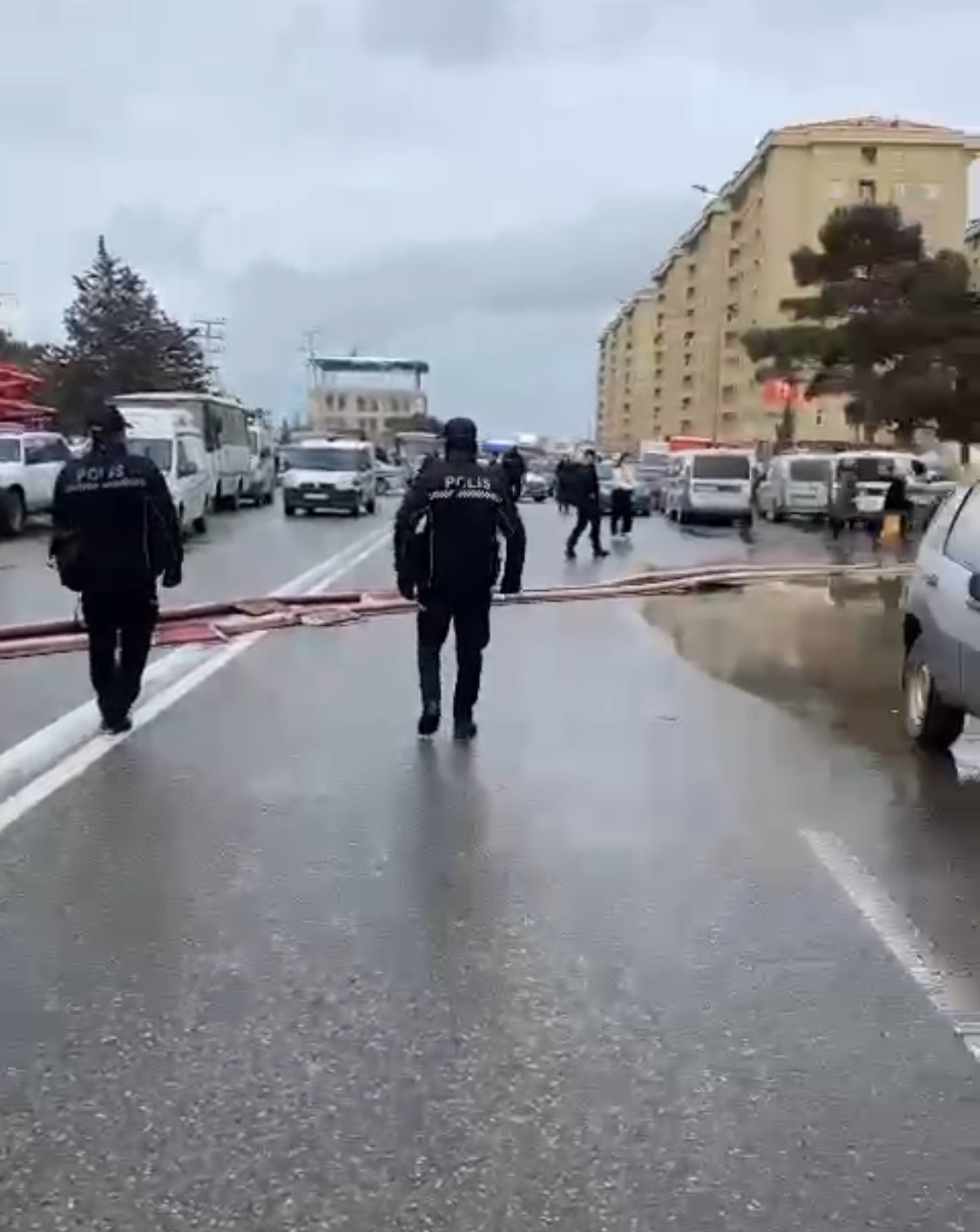 Beşmərtəbəli yaşayış binasında yanğınla əlaqədar təhlükəsizlik tədbirləri görülür