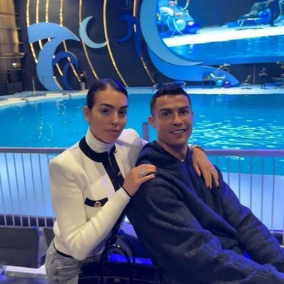 Ronaldo ailəsi ilə - FOTO