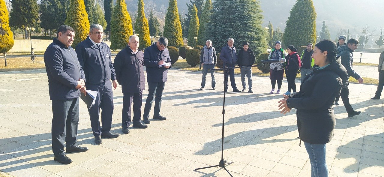 Həftənin ilk iş günündə “Açıq mikrofon” aksiyası Balakəndə keçirildi