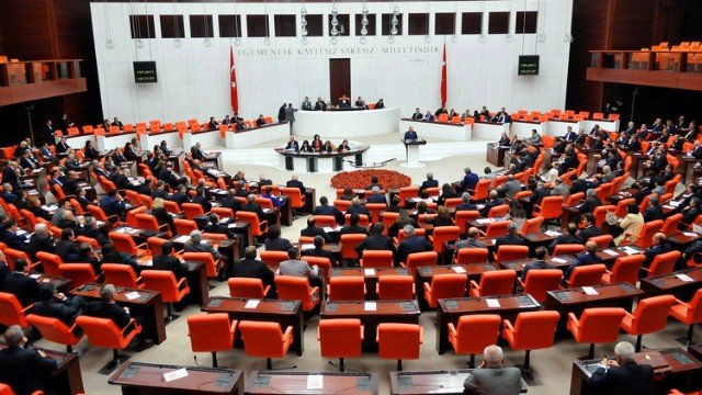 Türkiyə parlamenti fəaliyyətini müvəqqəti dayandırdı