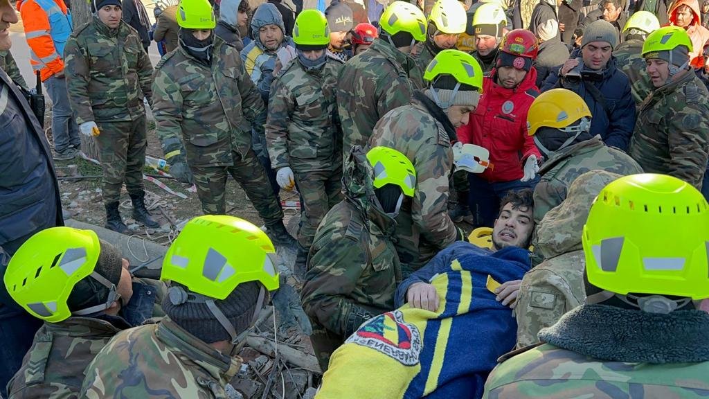 FHN-in xilasediciləri tərəfindən 44 nəfər dağıntılar altından sağ çıxarılıb (video, foto)