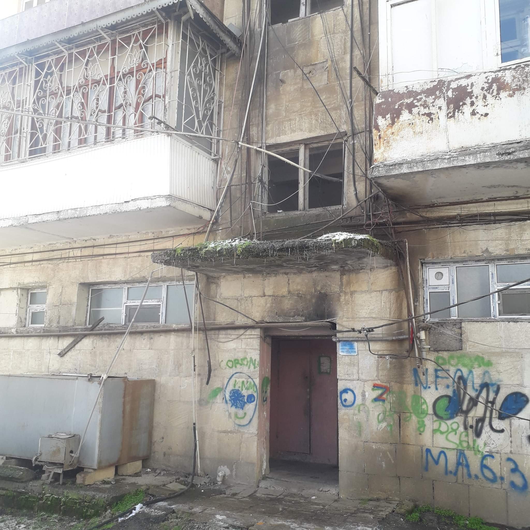 Azərbaycan 33 küçəsinin sakinləri qəzalı binada yaşamaqdan bezib – Şamaxıdan ŞİKAYƏT - Fotolar