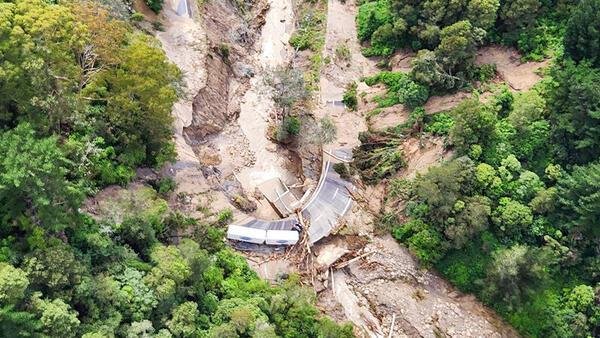 Yeni Zelandiyanı vuran qasırğada yüzlərcə insan itkin düşüb -