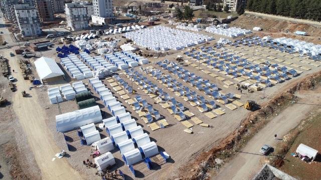 İsrail Türkiyəyə zəlzələ qurbanları üçün 630 çadır göndərdi -