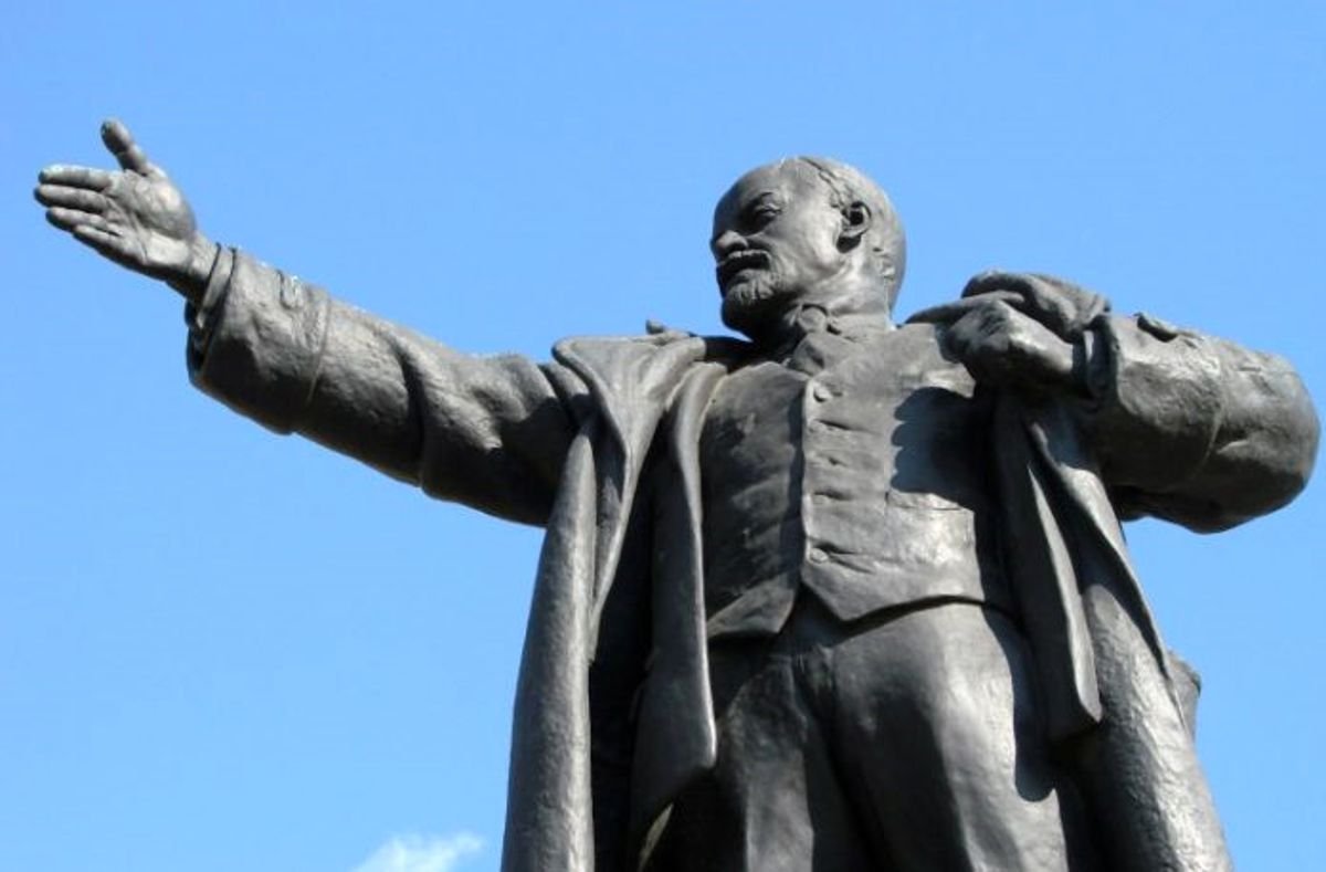 Leninin Ukraynadakı bürünc heykəli satışa çıxarılıb
