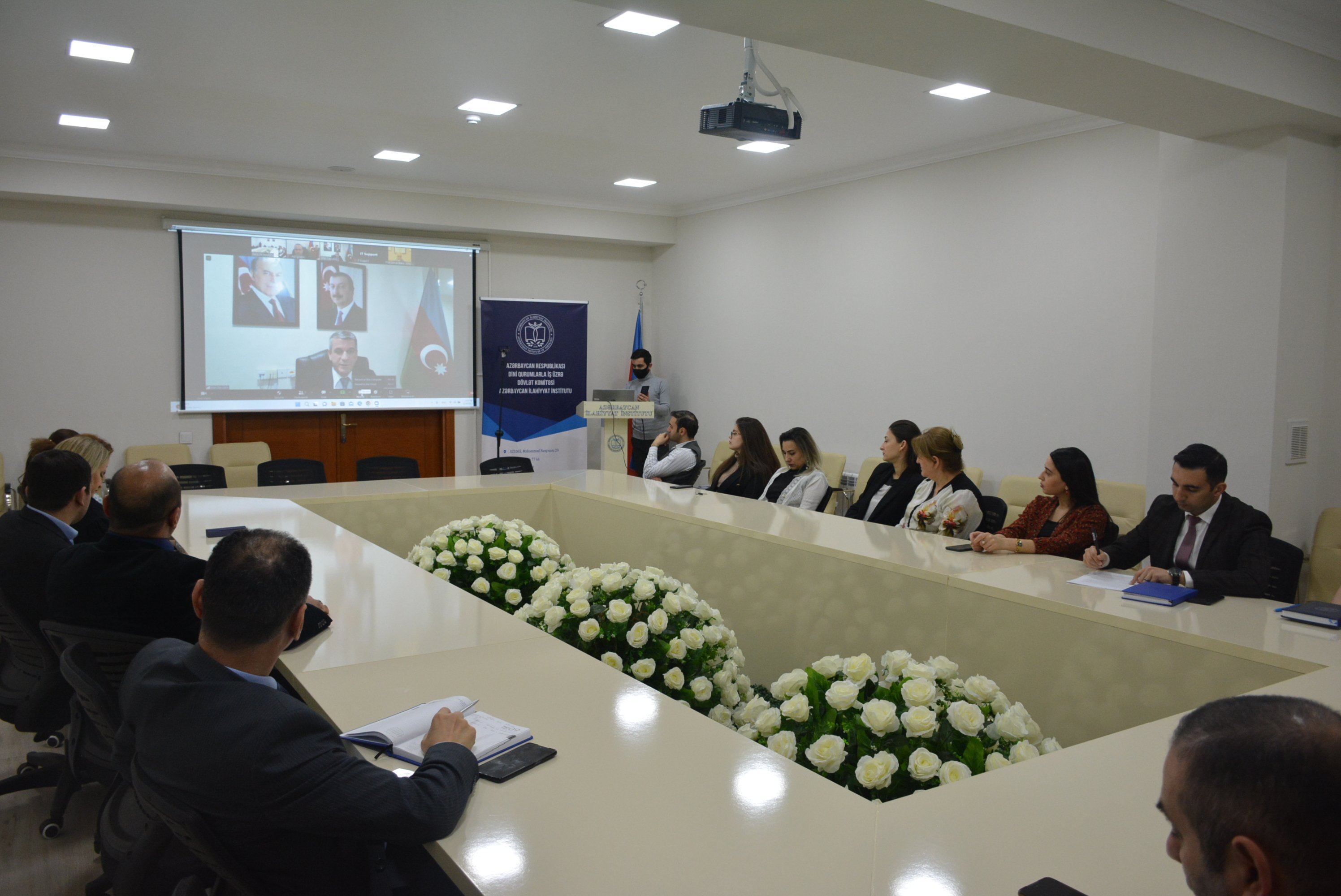 “İslam və elm” mövzusunda müzakirələr aparılıb