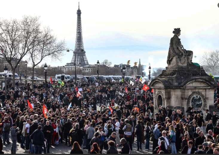 Fransada bir milyondan çox insan pensiya islahatlarına qarşı etiraz aksiyalarında iştirak edib