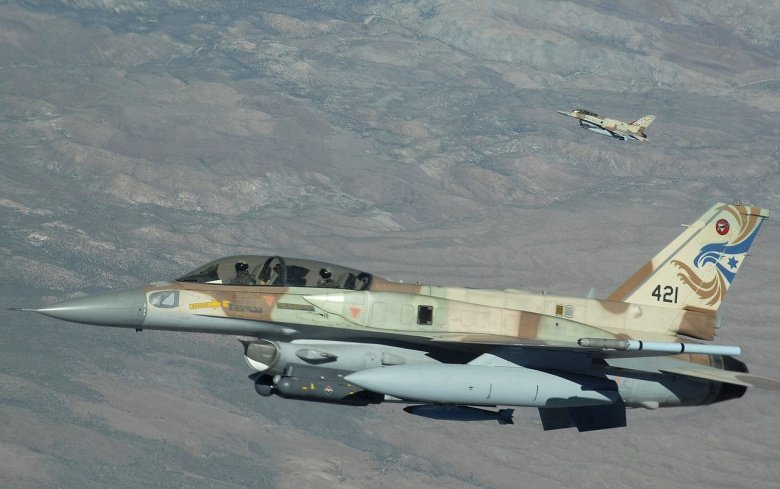 İsrail Suriyanın hərbi komplekslərini vurdu