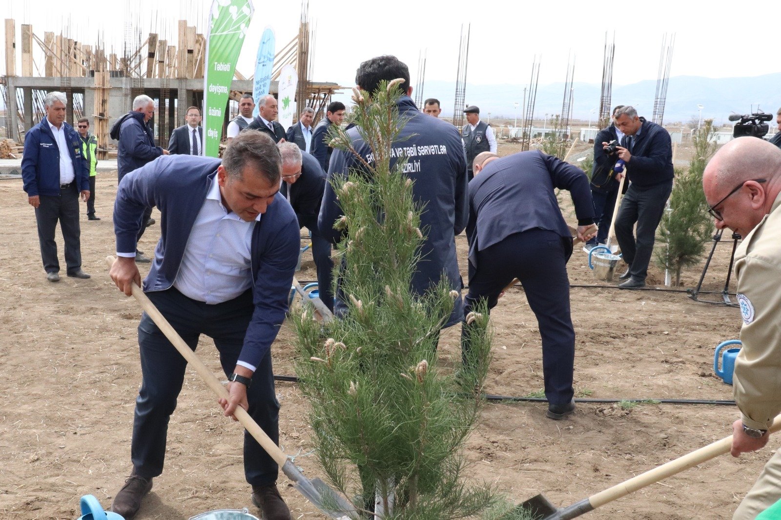 Ulu Öndər Heydər Əliyevin 100-cü ildönümü münasibətilə regionlarda ağacəkmə tədbirləri keçirilib