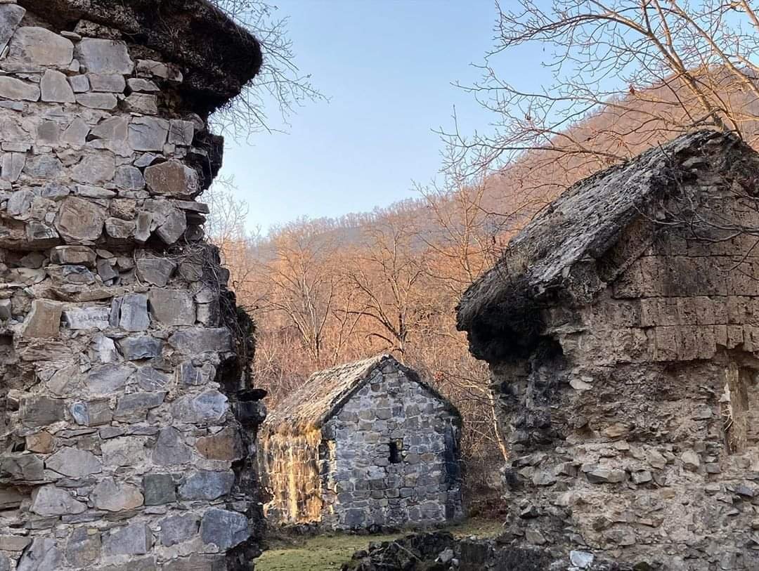 Tarixçi od püskürdü: "Cəhənnəm odunda  yanacaqsız"