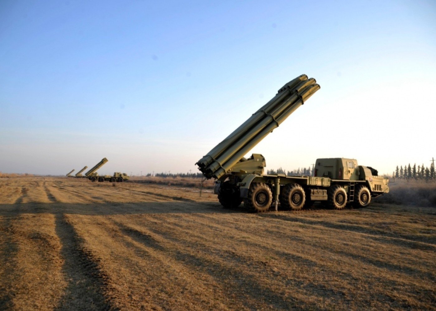 Ordumuz təlimlərdə "Smerç" raketlərindən döyüş atışları icra edib - VİDEO