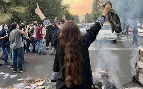 İranın bir çox yerində hicabsız qadınların mübarizə dalğası -