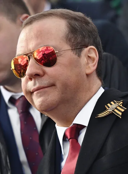 Medvedev Polşanın adının Polşa Krallığına dəyişdirilməsini təklif etdi