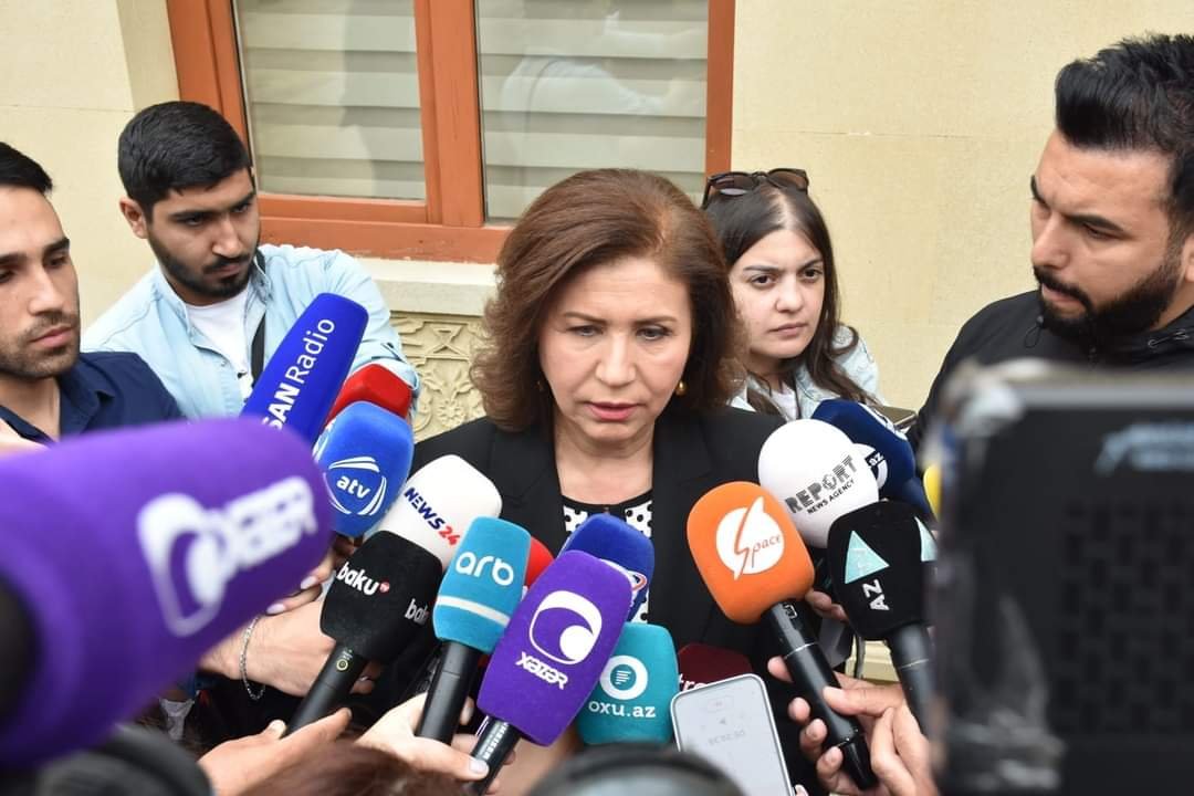 Bahar Muradova jurnalistlərin suallarını cavablandırıb