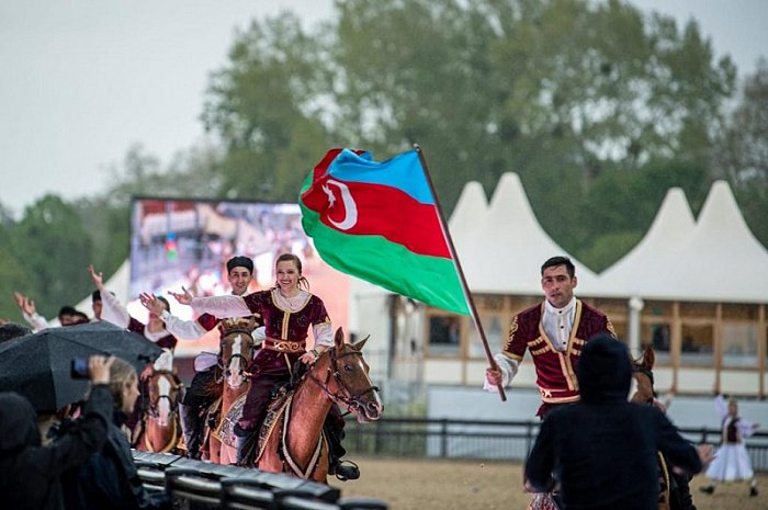 Qarabağ atları Kral Vindzor At Şousunda iştirak edib (foto)