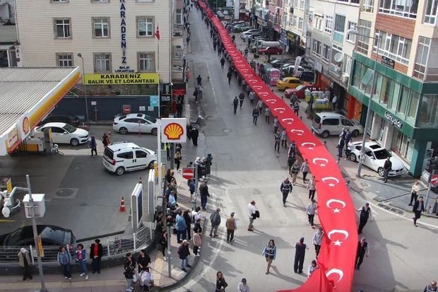 Samsunda 1919 metrlik Türkiyə bayrağı açıldı