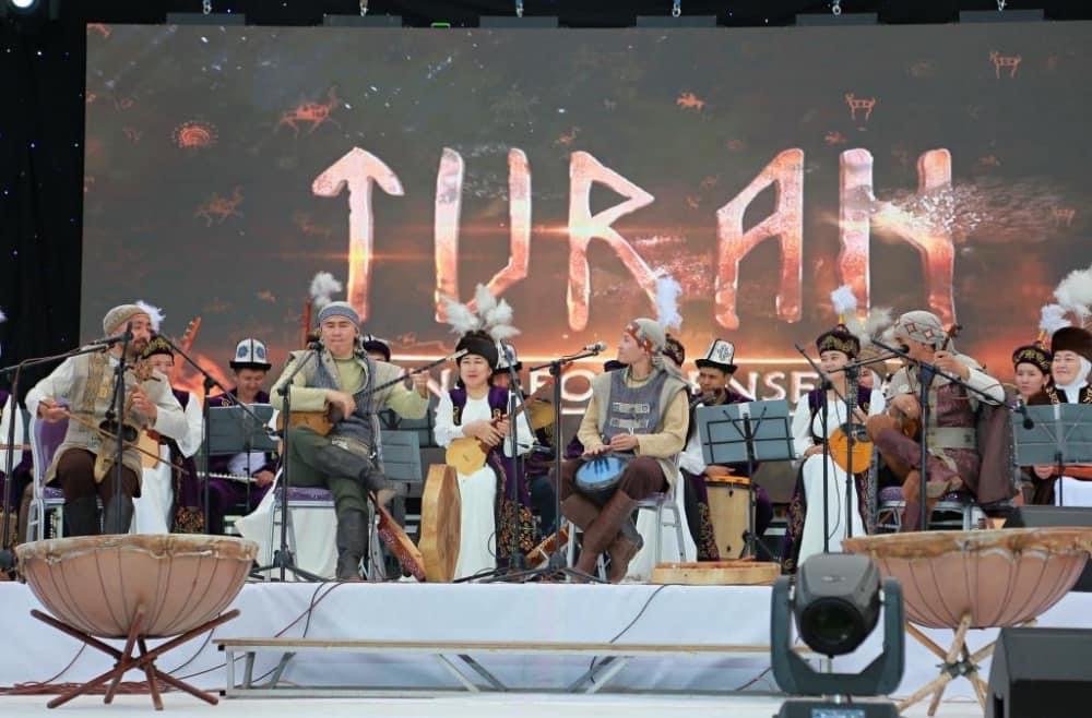 Beynəlxalq Türk Mədəniyyəti və İrsi Fondu Oşda VII Beynəlxalq "Dünya xalqlarının dastanları" Festivalının əsas təşkilatçılarından biri olub