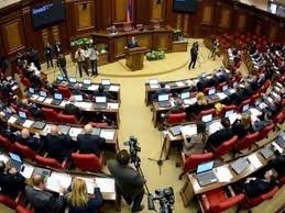 Erməni parlamentində eçosiyalar coşur