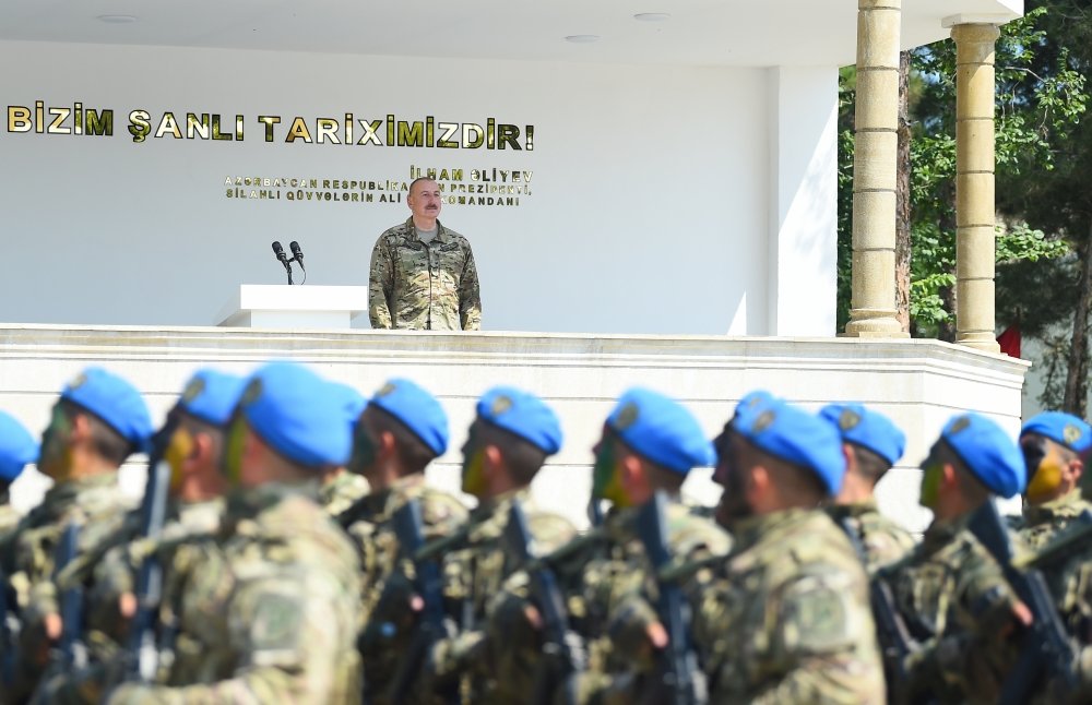 Prezident MN-in komando hərbi hissəsində - Fotolar