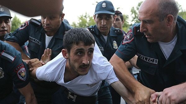 Ermənistanda polis zorakılığına qarşı etiraz aksiyası keçirilir